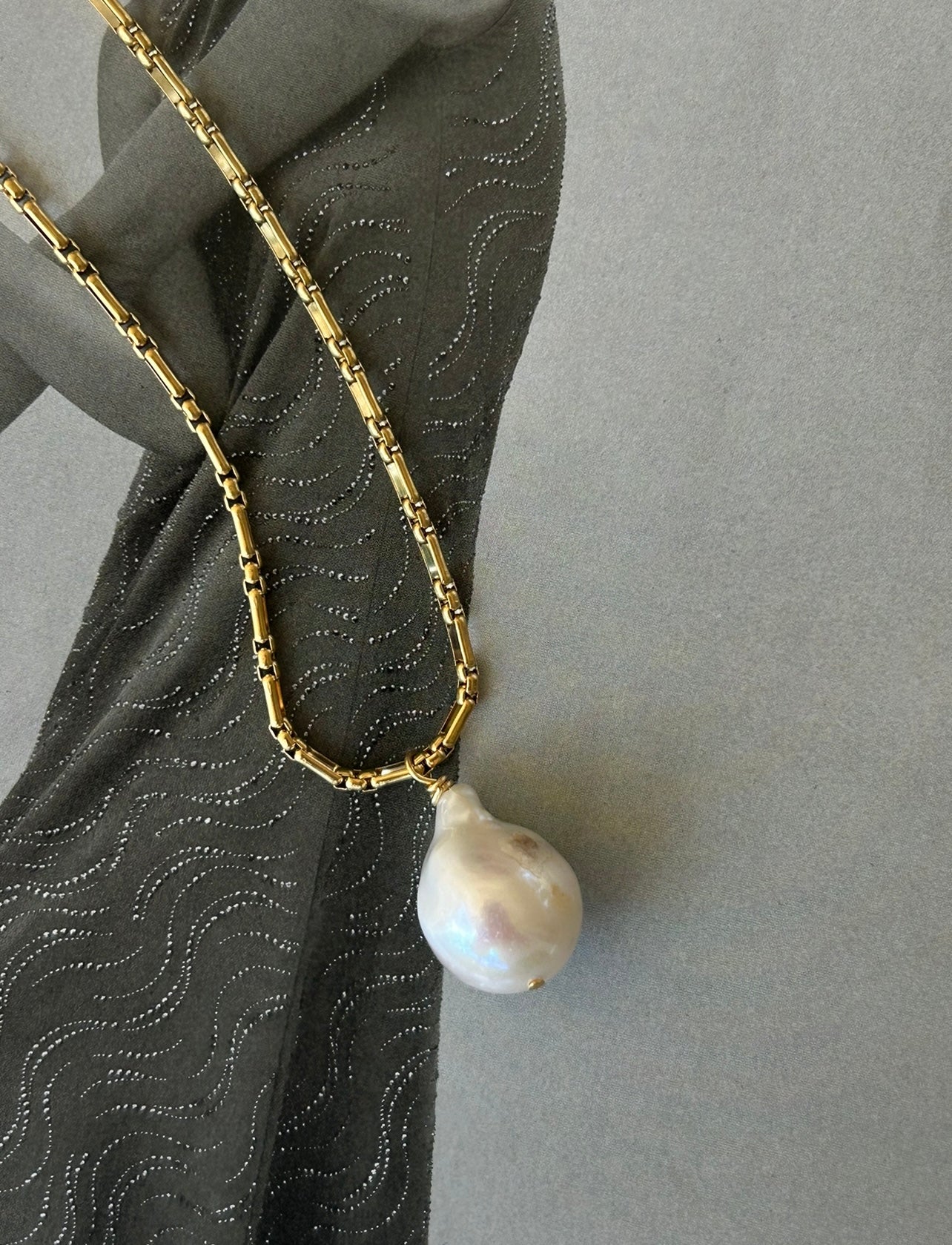 Dangling Baroque Necklace